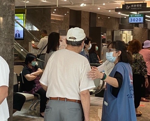 《徵的就是你，恩主公醫院志工招募！》(標題圖檔)